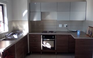 1 Bedroom Apartment in Rooihuiskraal North