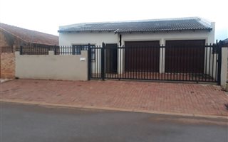 3 Bedroom House in Nellmapius
