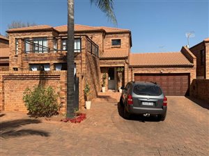 3 Bed Duplex in Centurion Golf Estate