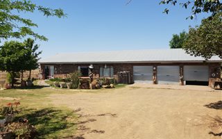 4.3 ha Farm in Roodewal and surrounds