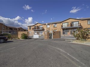 2 Bed Apartment in Gordons Bay Central