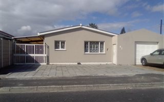 5 Bedroom House in Surrey Estate