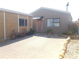 3 Bedroom House in Strandfontein