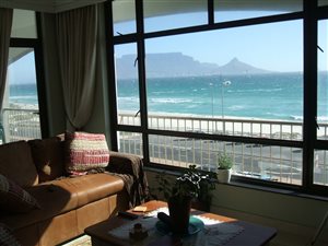 3 Bed Apartment in Bloubergstrand