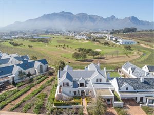 6 Bed House in De Zalze