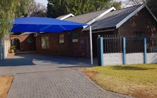3 Bedroom House in Geelhoutpark