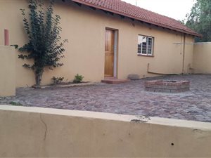 2 Bed House in President Park