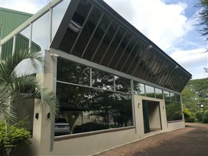 2100 m² Commercial space in Briardene