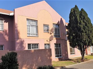 3 Bed Townhouse in Verwoerdpark