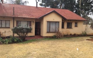 4 Bedroom House in Sherwood Gardens