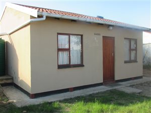 2 Bedroom House in Soweto On Sea