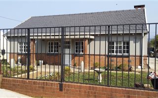 3 Bedroom House in Manor