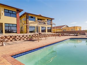 7 Bed House in Bluff