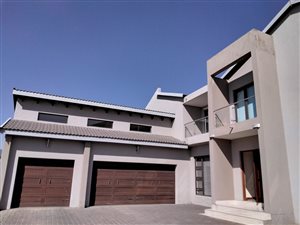 4 Bed House in Louwlardia
