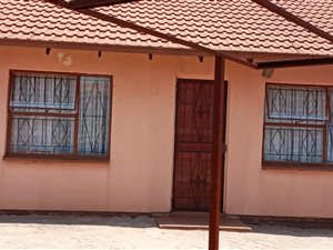 2 Bed House in Vosloorus