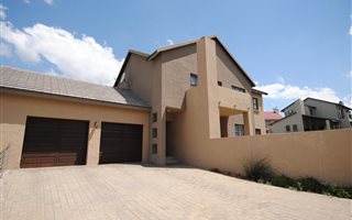 3 Bedroom House in Candlewoods Estate