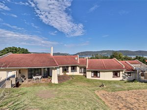 4 Bed House in Old Place