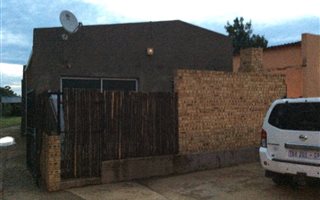 2 Bedroom Garden Cottage in Randfontein