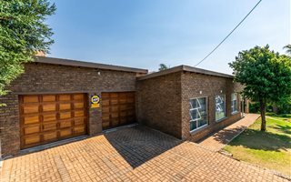 3 Bedroom House in Roodekrans