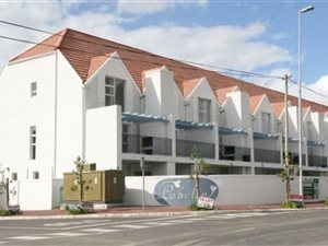 3 Bedroom Apartment in Gordons Bay Central