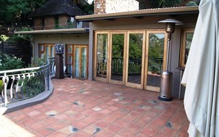 3 Bedroom House in Kosmos