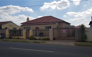 2 Bedroom Garden Cottage in Krugersdorp West