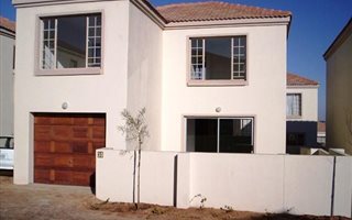 3 Bedroom Townhouse in Grobler Park