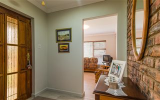 4 Bedroom House in Loerie Park