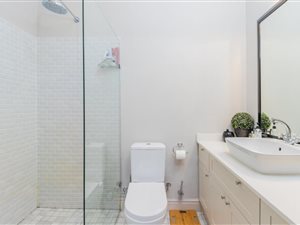 2 Bed House in Claremont
