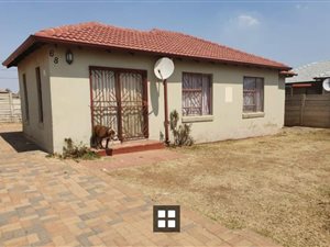 3 Bed House in Roodepoort Central