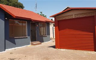 3 Bedroom House in Tulisa Park