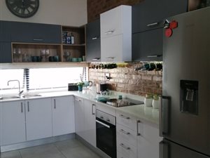 2 Bed Apartment in Menlo Park
