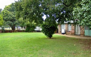 8 ha Land available in Carletonville