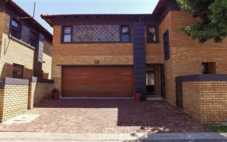 3 Bedroom Cluster in Bartlett