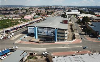 2490 m² Commercial space in Wynberg