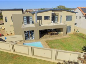 5 Bed House in The Meadows at Hazeldean