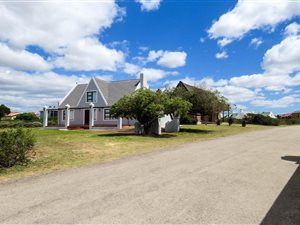 625 m² Land available in Boggomsbaai
