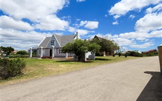 625 m² Land available in Boggomsbaai
