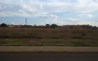702 m² Land available in Riversdale