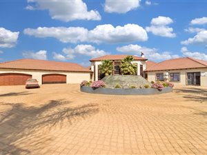 6 Bed House in Grootfontein Estate