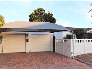 3 Bedroom House in Van Riebeeckstrand
