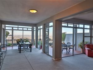 4 Bed Apartment in Northcliff