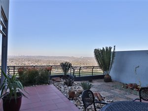4 Bed Apartment in Northcliff
