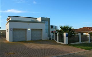 3 Bedroom Duet in Menkenkop