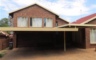 4 Bedroom House in Aanwins