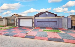 4 Bedroom House in Dobsonville