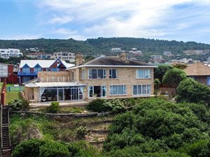 5 Bed House in Outeniqua Strand