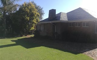 1 Bedroom Garden Cottage in Emmarentia