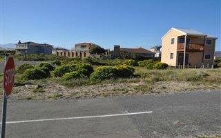 500 m² Land available in Perlemoenbaai