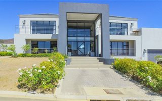 4 Bedroom House in Plattekloof